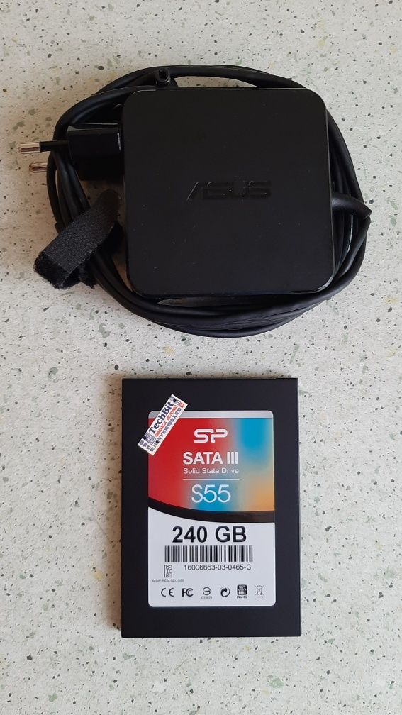 Laptop Asus R556L 15,6"  4 + 8 GB RAM dysk SSD SATA III S55 240 GB