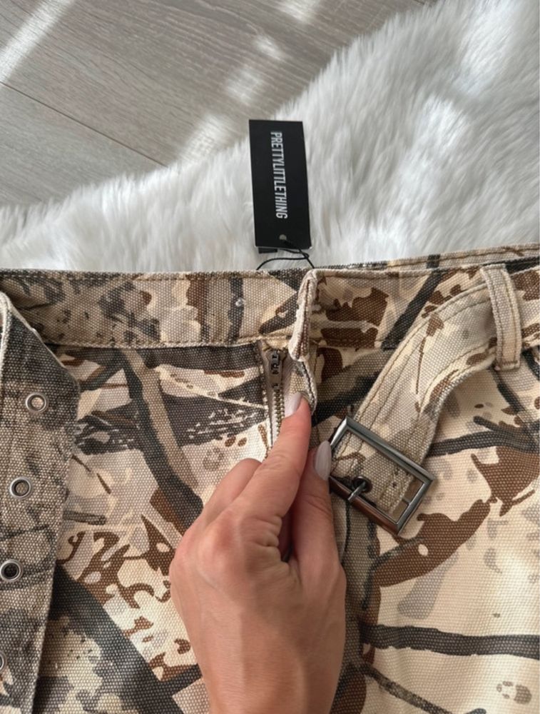 Plus/Size -Bawełniana spódnica mini cargo z nadrukiem kamuflażowym
