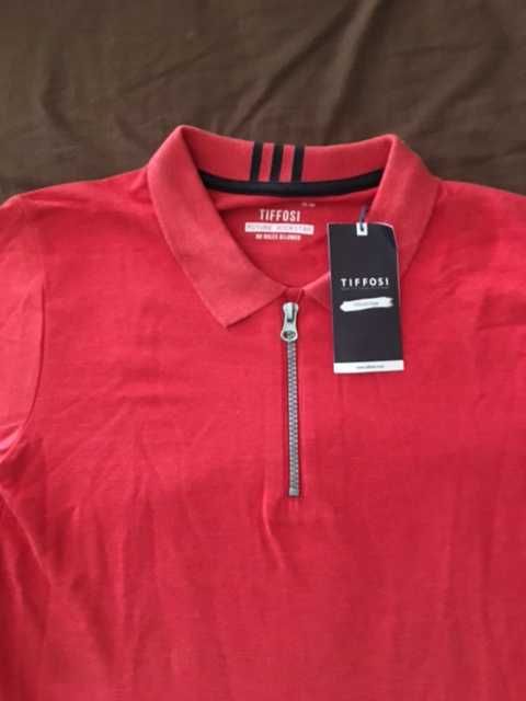 polo  vermelho com promenores negros super giro novo