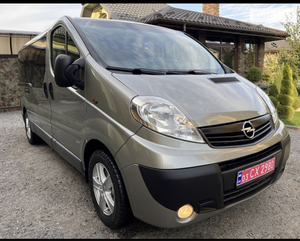 Opel Vivaro long