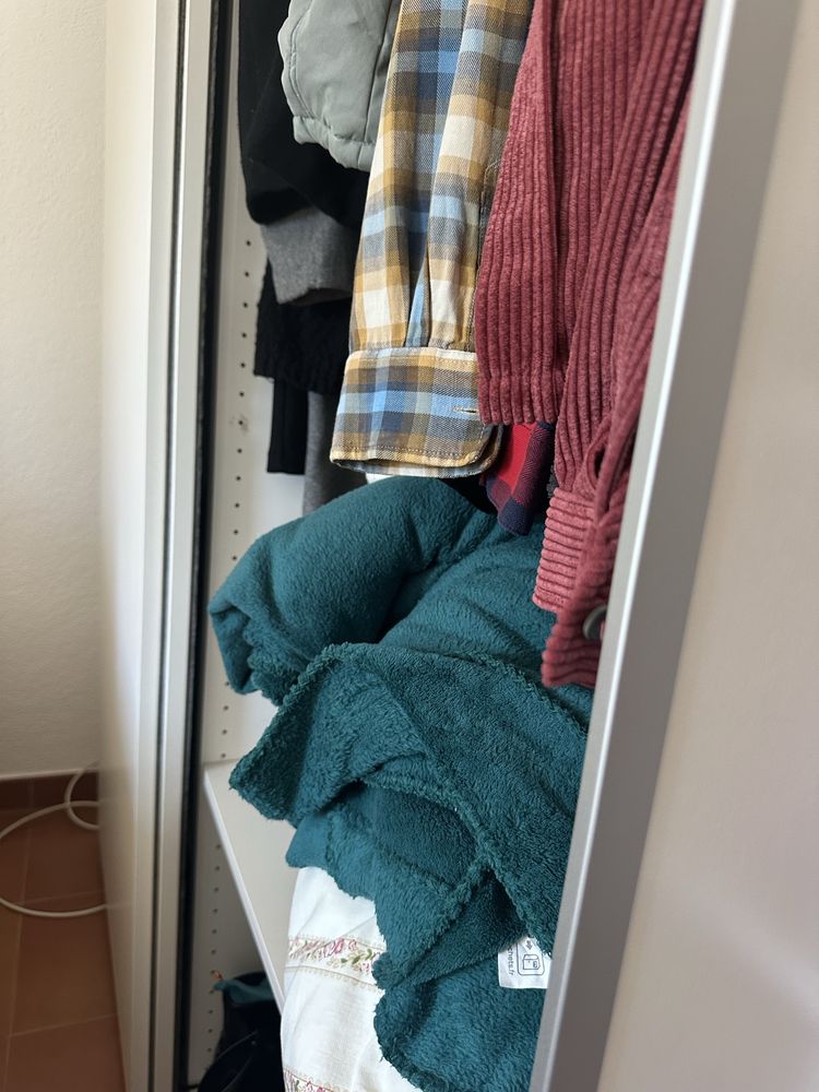 Vendo Roupeiro com Porta deslizante Branco em perfeito estado