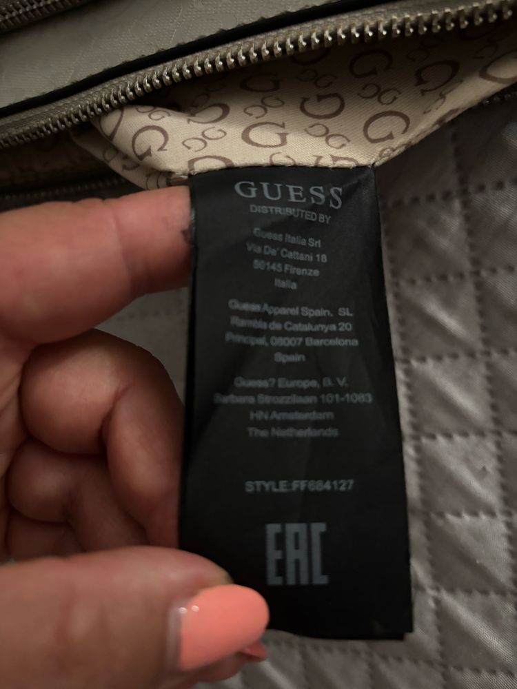 Carteira Guess.
