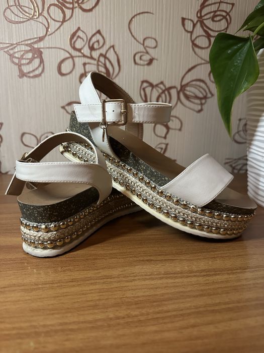 Босоніжки, розмір 39