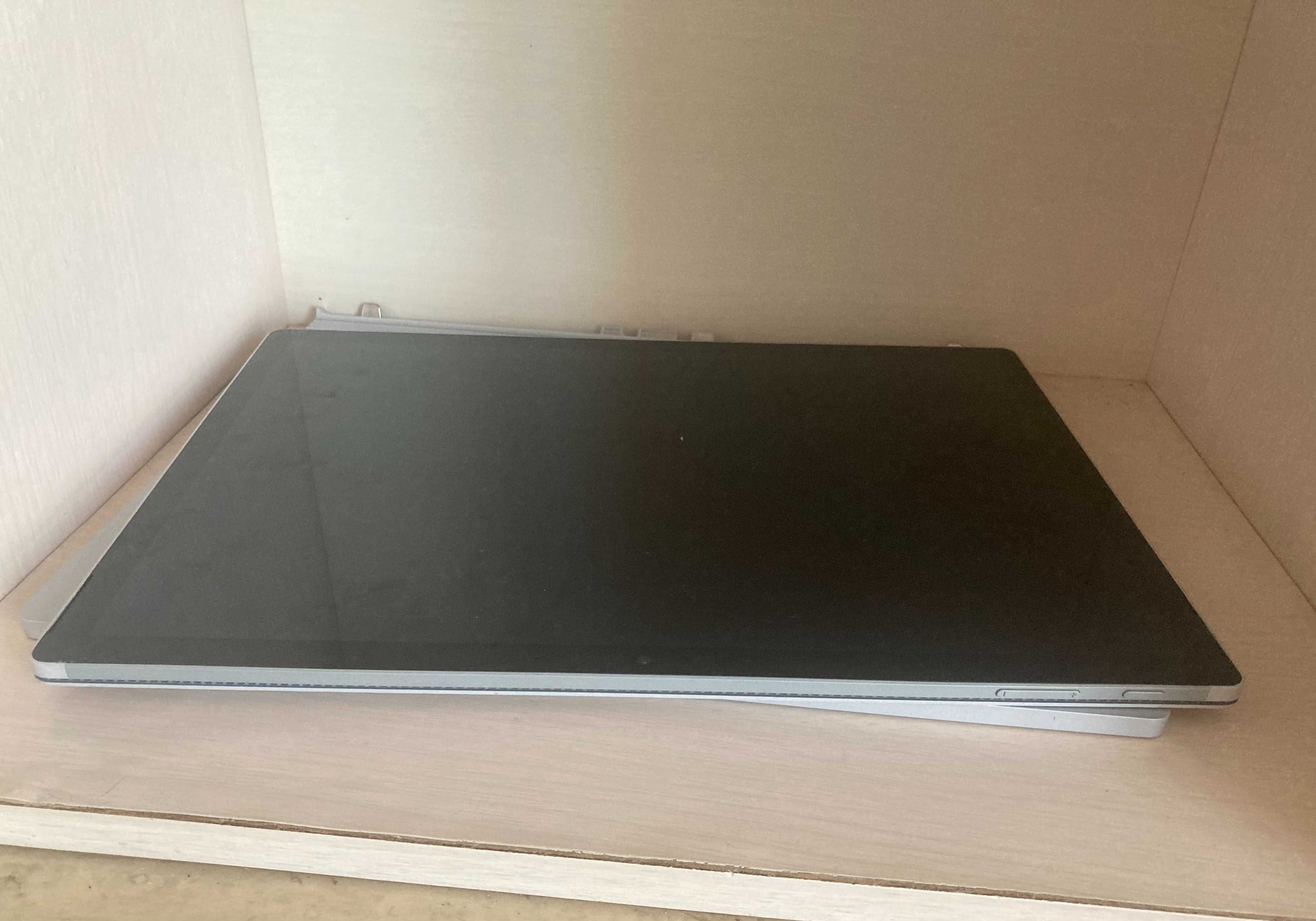 Планшетный компьютер Microsoft Surface Book 2 15 IPS i7/16GB/512GB SSD