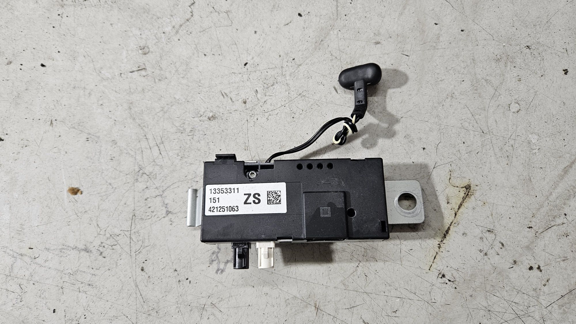 Wzmacniacz radia anteny opel astra j IV 4 ZS antenowy