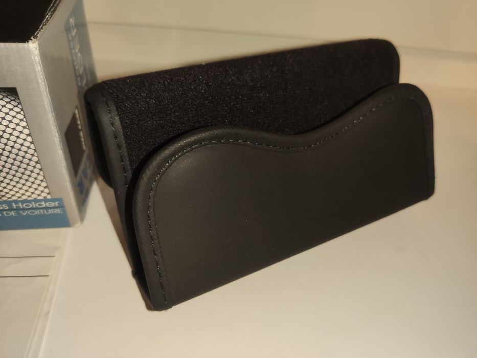 Футляр для окулярів в авто