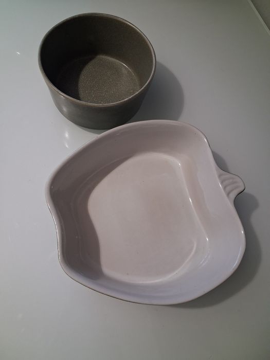 керамічні форми для запікання (2 шт.).