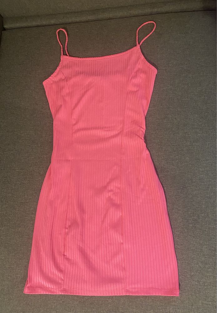 Платье рубчик в ярко- розовом цвете