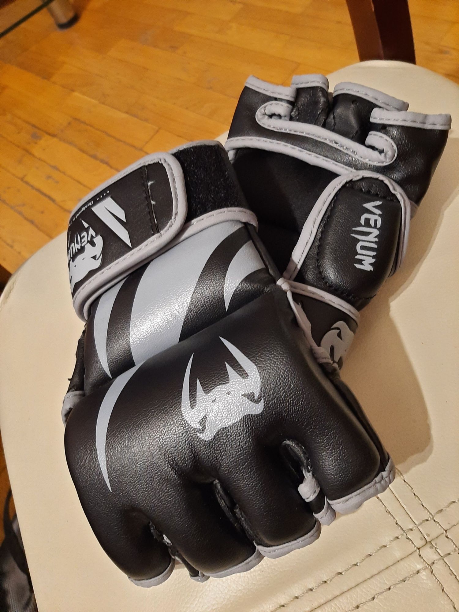 Перчатки Venum Challenger MMA Gloves