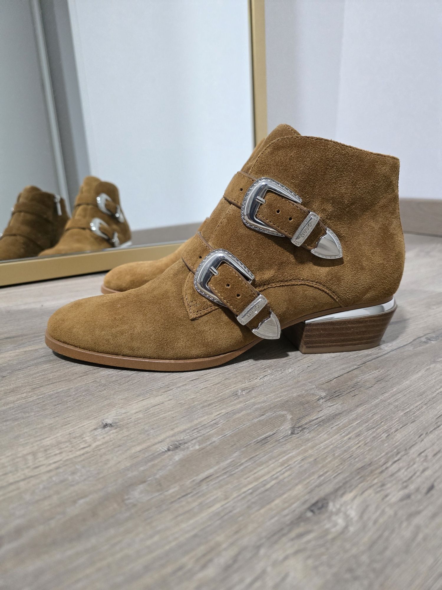 Botins Liu Jo com fivelas