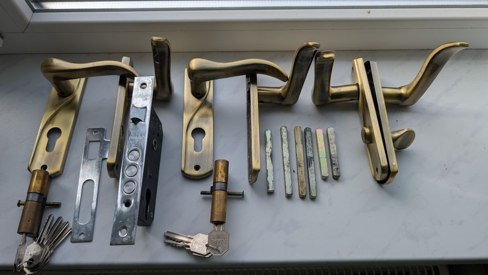 Ручки, замки, механізм замка комплект, циліндр механізований серцевина