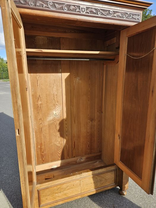 Stara Szafa Rzeźbiona