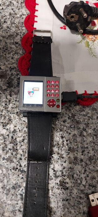 Relógio y telemóvel 2 cartões e 1 memória