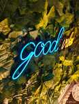 Neon napis Good Vibes śliczny