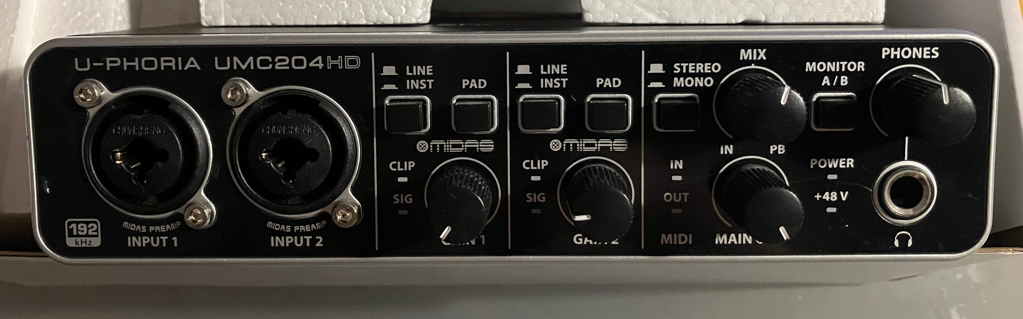 Behringer UMC204 HD audio interface