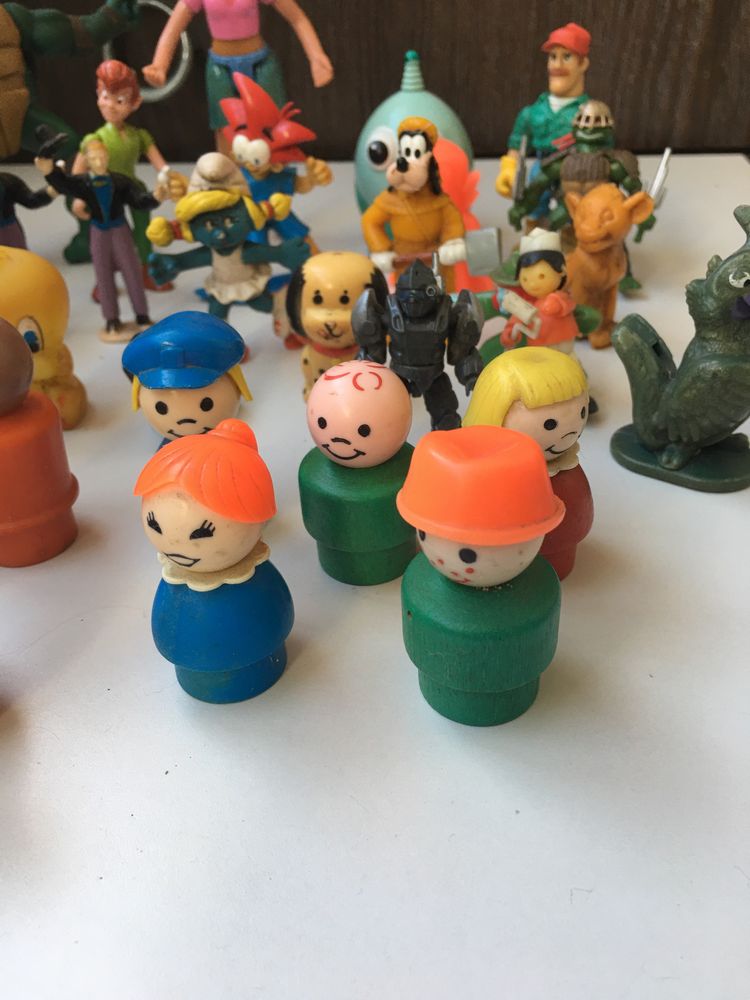 Bonecos / figuras antigos