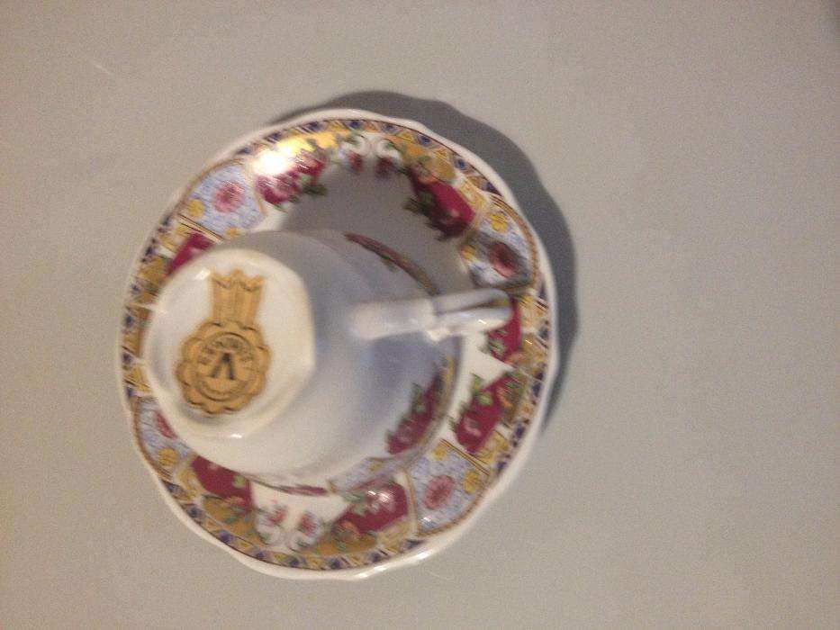 Chávena e pires antigos, porcelana Limoges, estão impecáveis