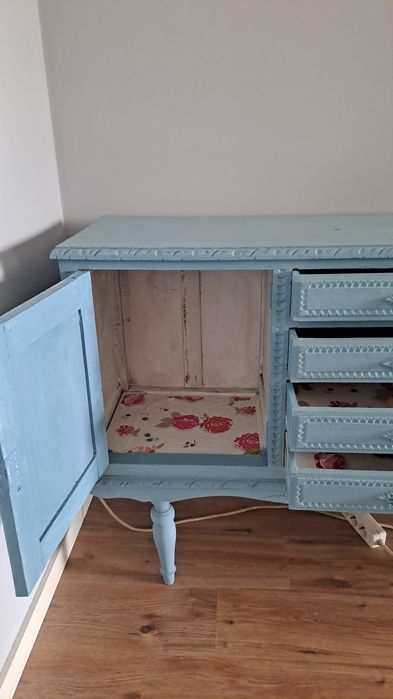Aparador antigo pintado de azul