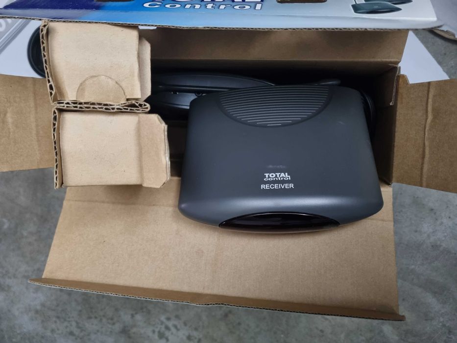 Audiovisual Signal Distributor Transmitter/Receiver64551758163073122