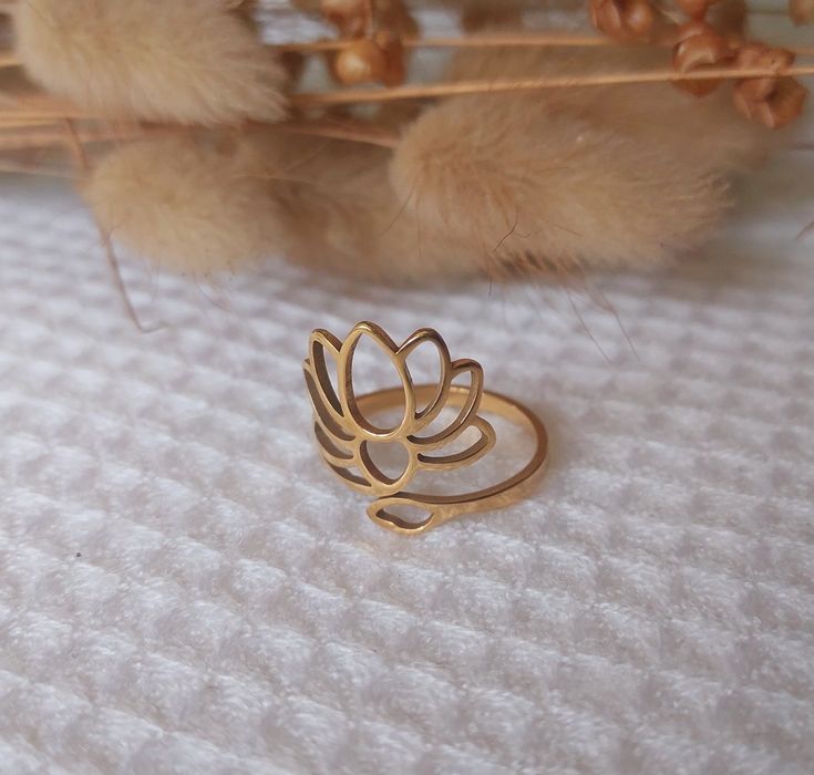 Anel de aço inoxidável dourado com flor de lótus