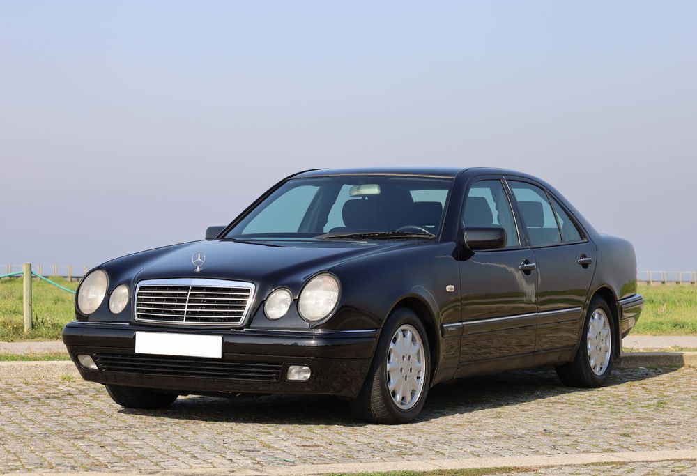 Mercedes E300 Turbo - Desde 90€ /mês