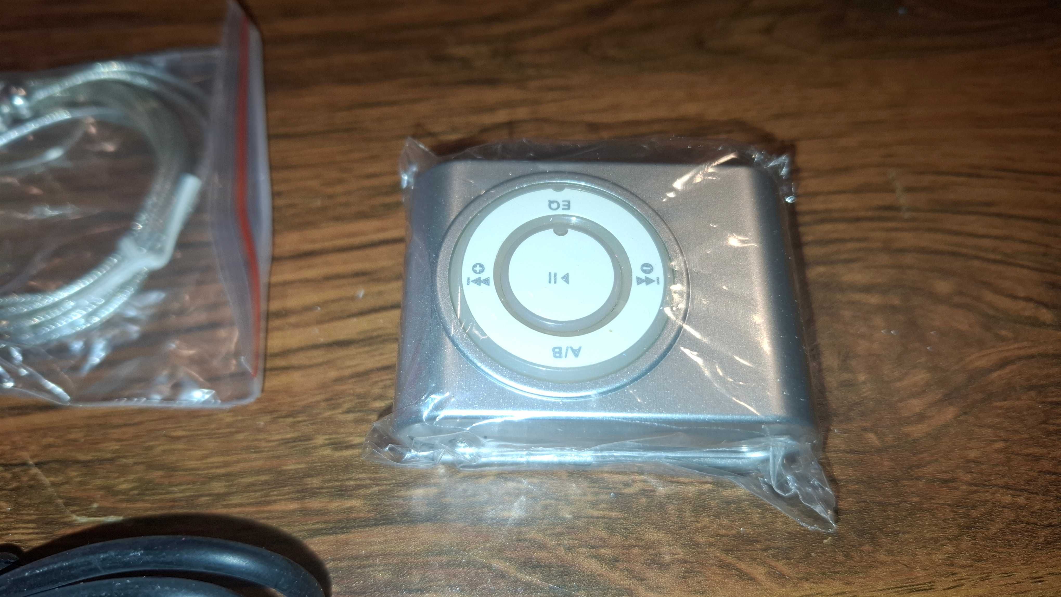 Super Odtwarzacz MP3 - Jak iPod Nano - Srebrny + Słuchawki