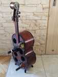 Stojak na wino drewniany kontrabas gitara
