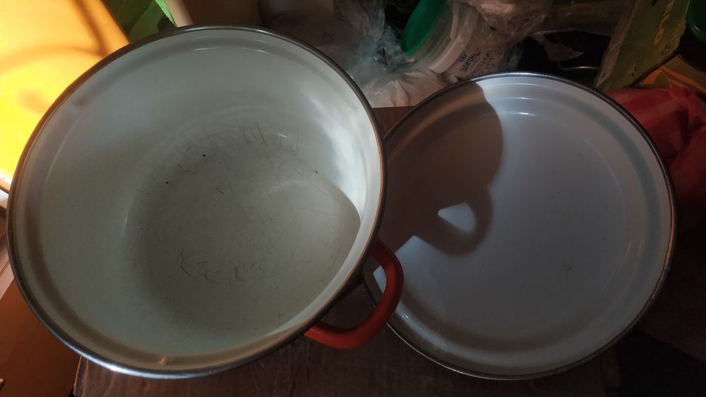 Продам кастрюли с крышками