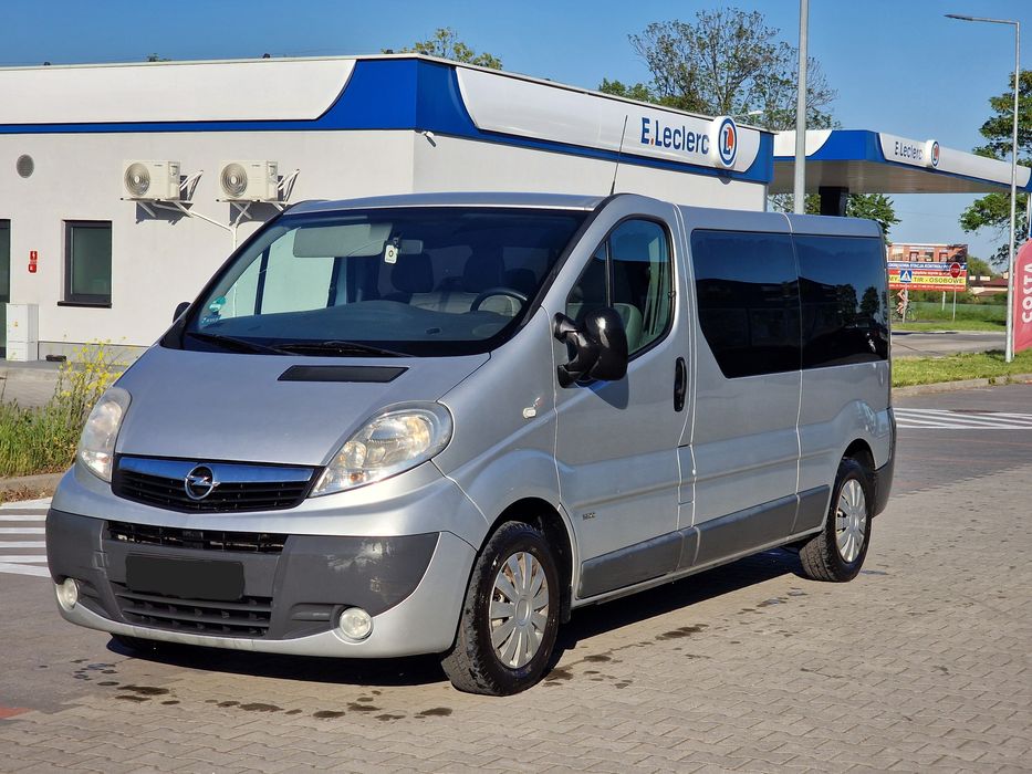 Wynajem samochodów 9 osobowych bus+OPEL VIVARO/RENAULT TRAFIC, passat