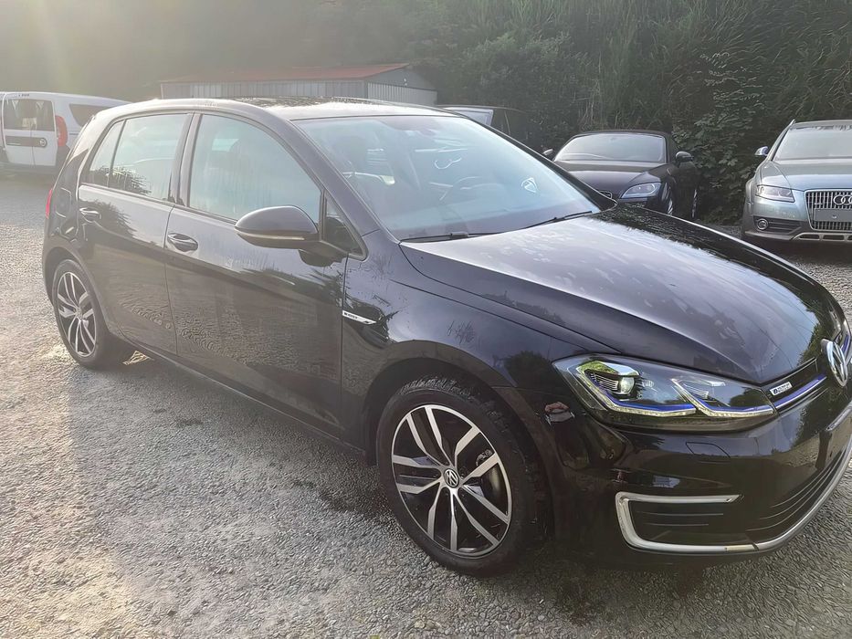 Volkswagen e-Golf      2019