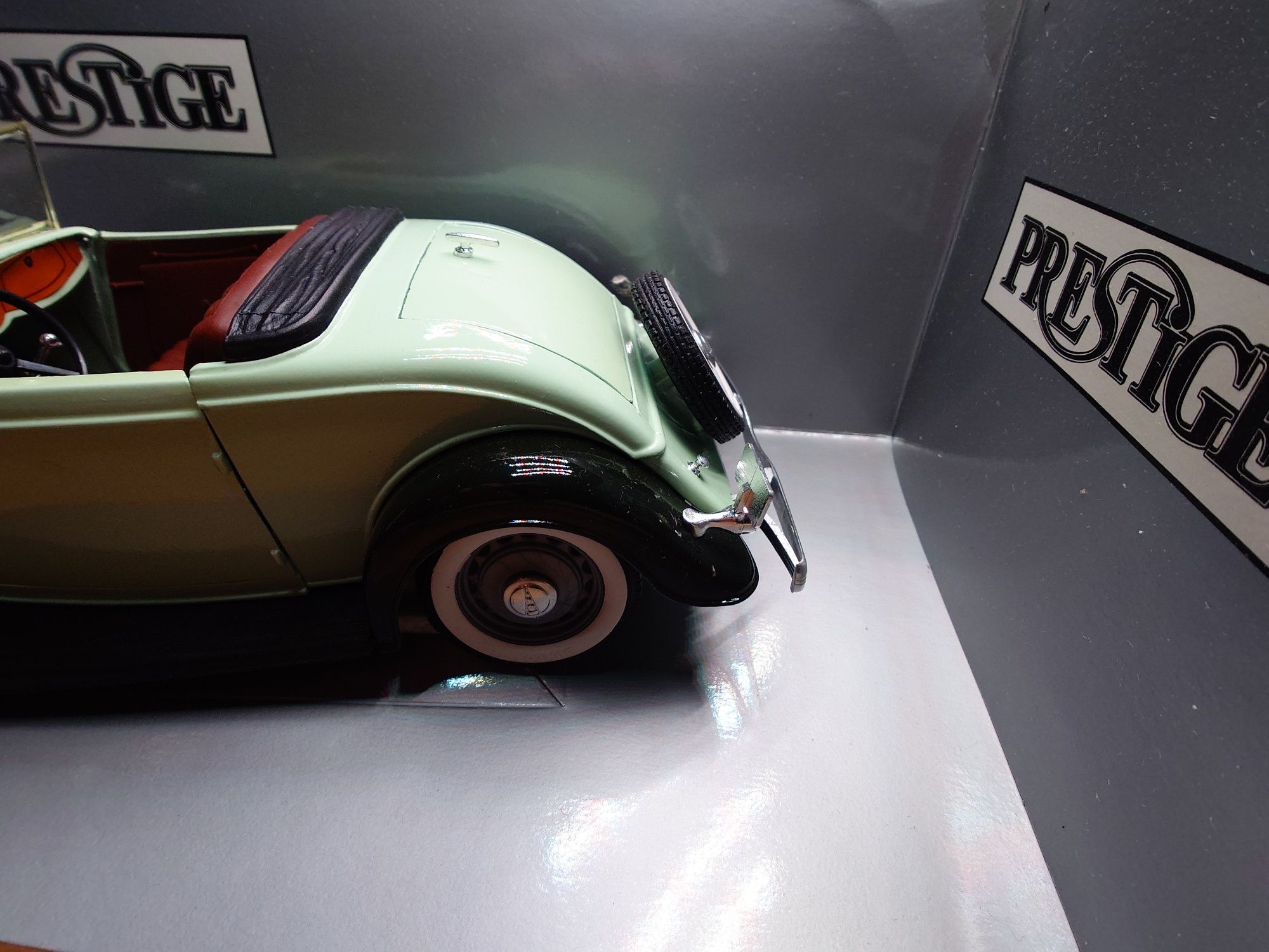 Модель Ford Roadster  Фірми Solido Prestige 8008 1:18