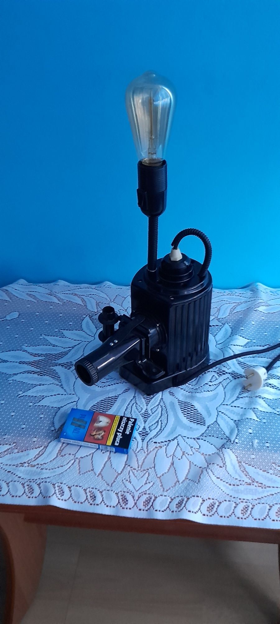 Przepiękna lampa retro z rzutnika Magica  bakielit  Edison