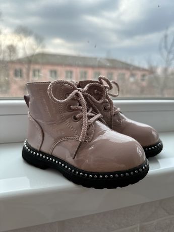 Весняні ботинки для дівчинки
