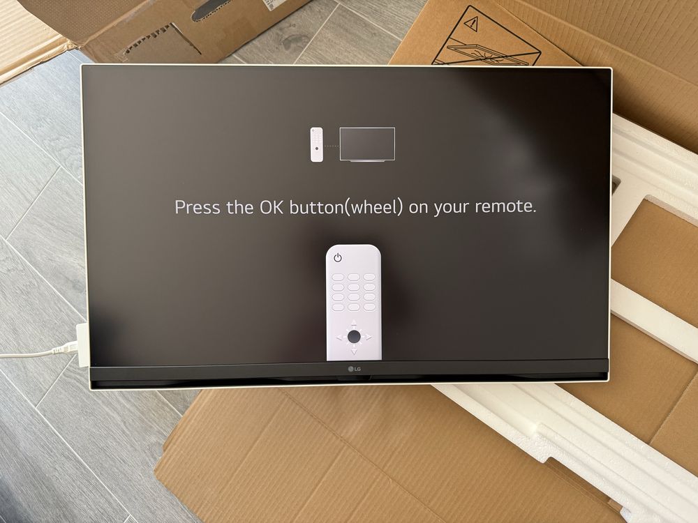 Monitor inteligente 4K UHD de 32" com webOS LG 32SQ700S