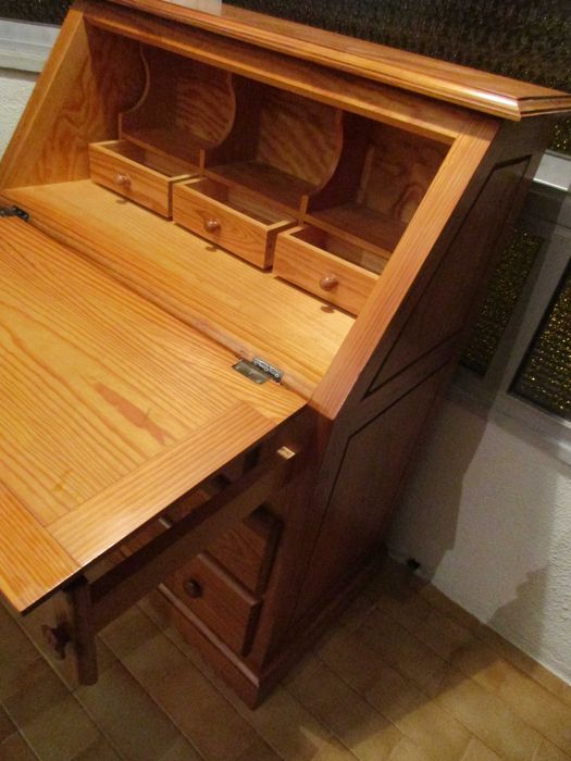 Escrivaninha em Madeira – Secretária com Gavetas | Estilo Clássico