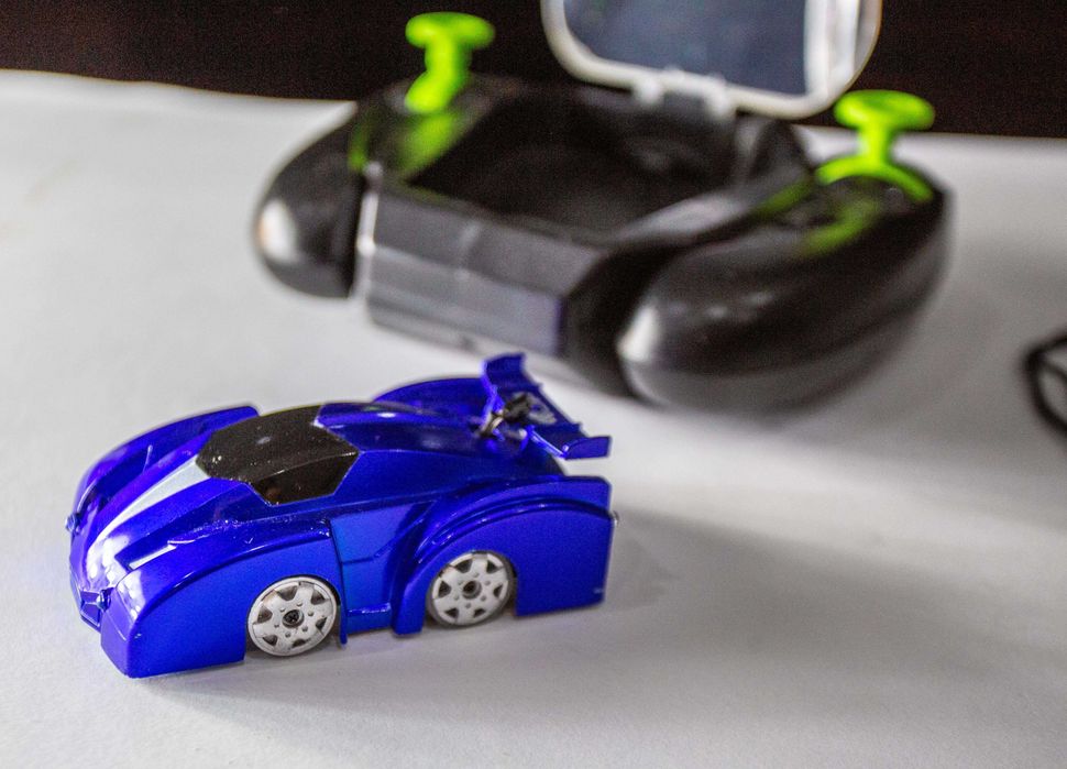 CARRINHO flutuante e cola na parede 2€