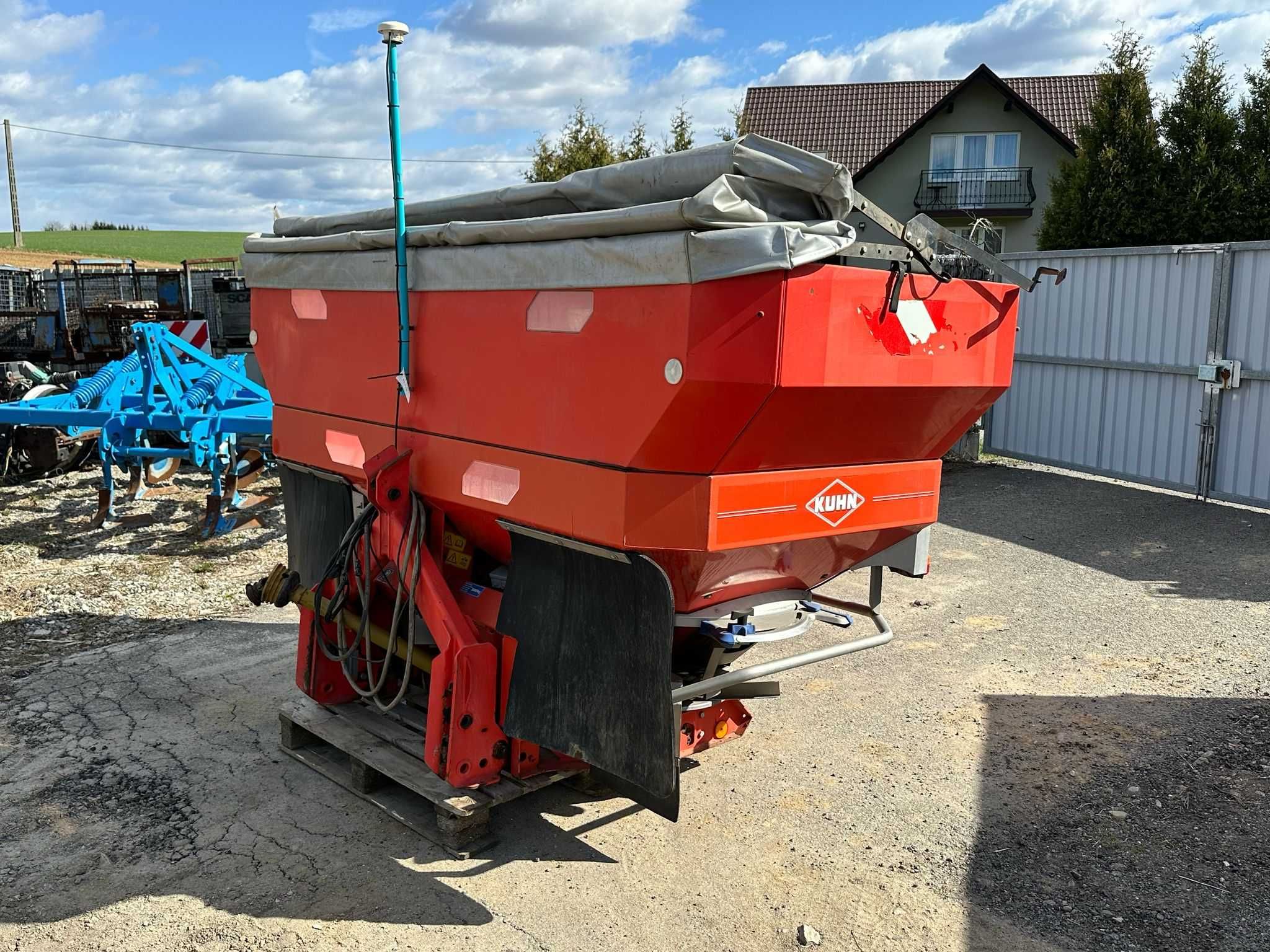 Rozsiewacz Rauch Kuhn Axis 40.1 W waga komputer