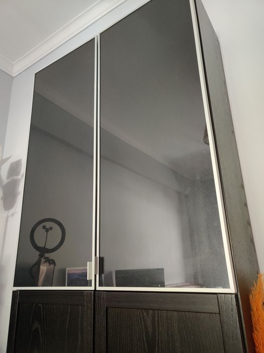 Estante c/portas de vidro, preto efeito carvalho