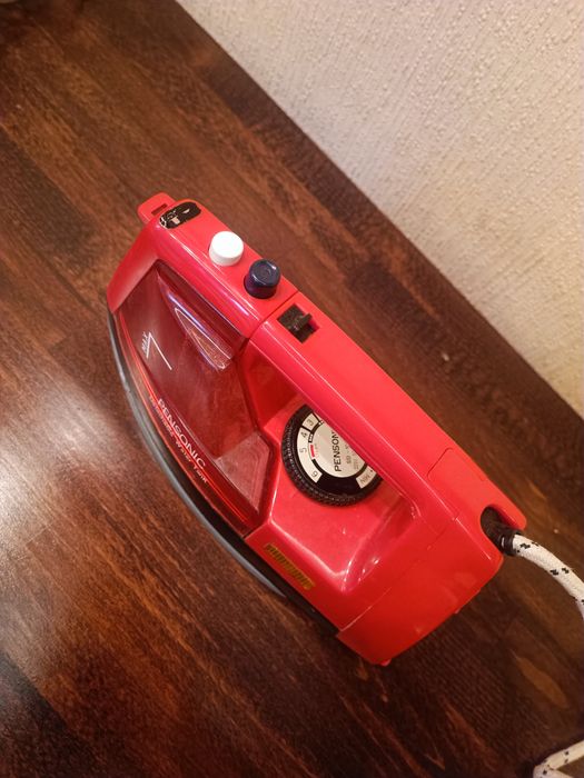 Утюг с отпаривателем