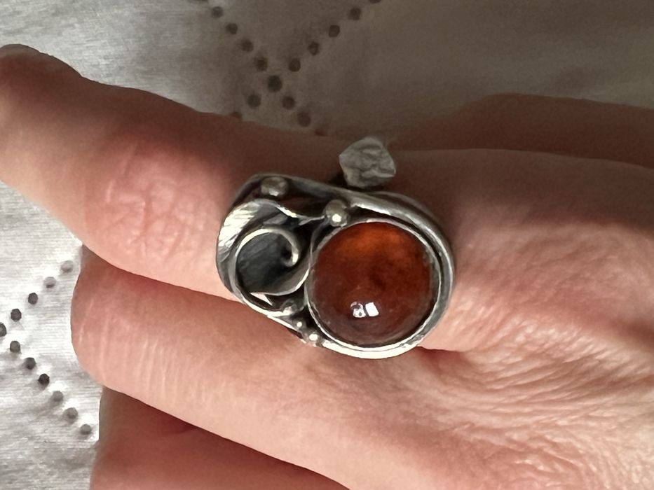 Dawny pierścionek srebro bursztyn  875