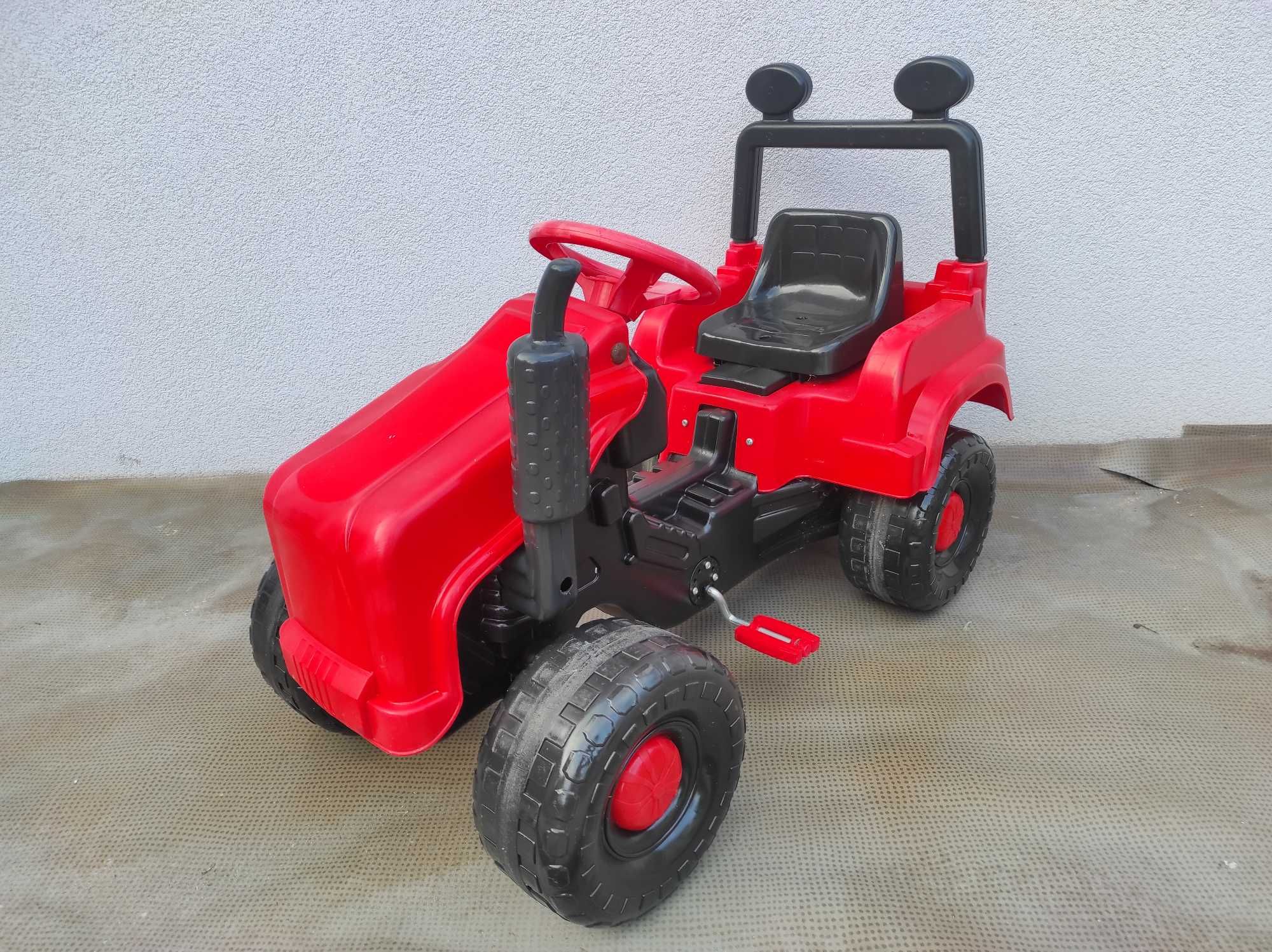 Traktor na pedały . Jeździk ciągnik rowerek