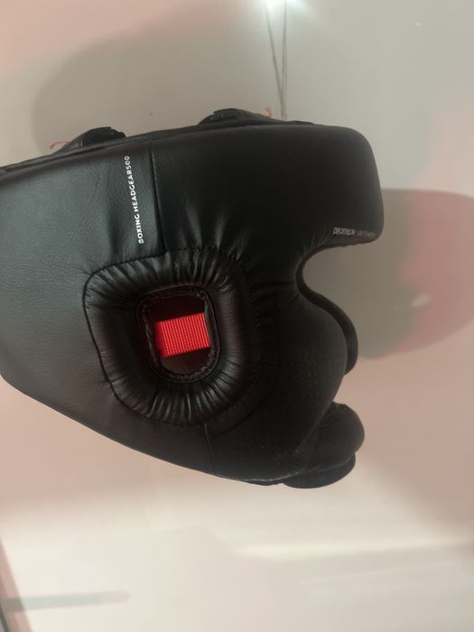 Capacete de boxe usado mas com nada a dizer