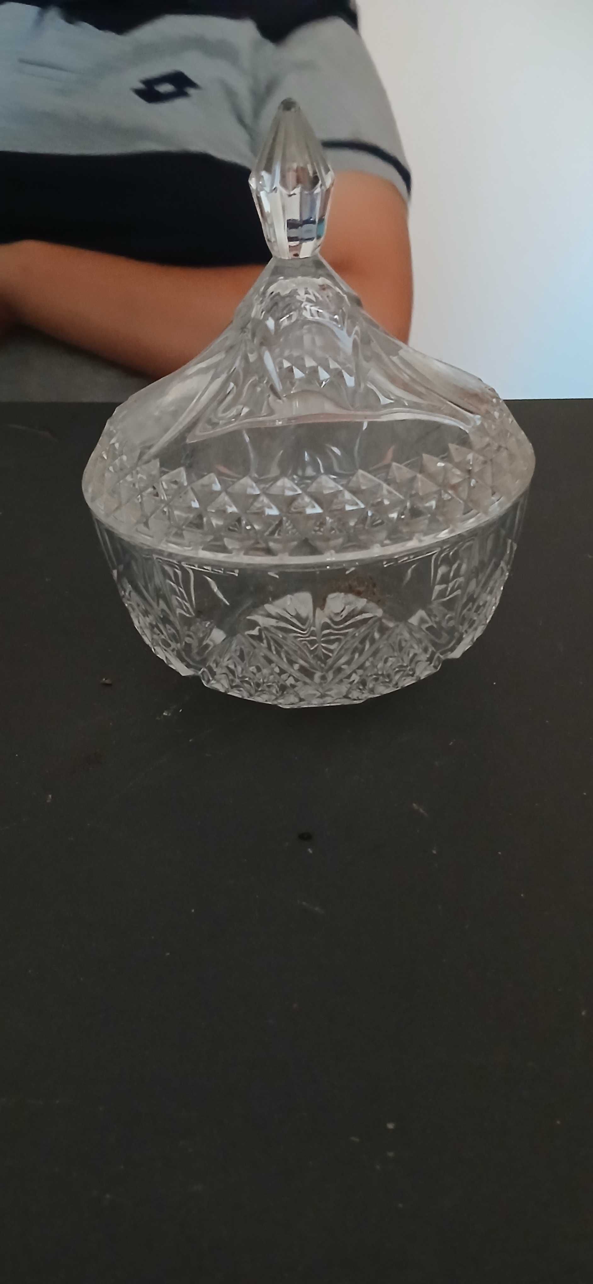 bomboniere de cristal com tampa