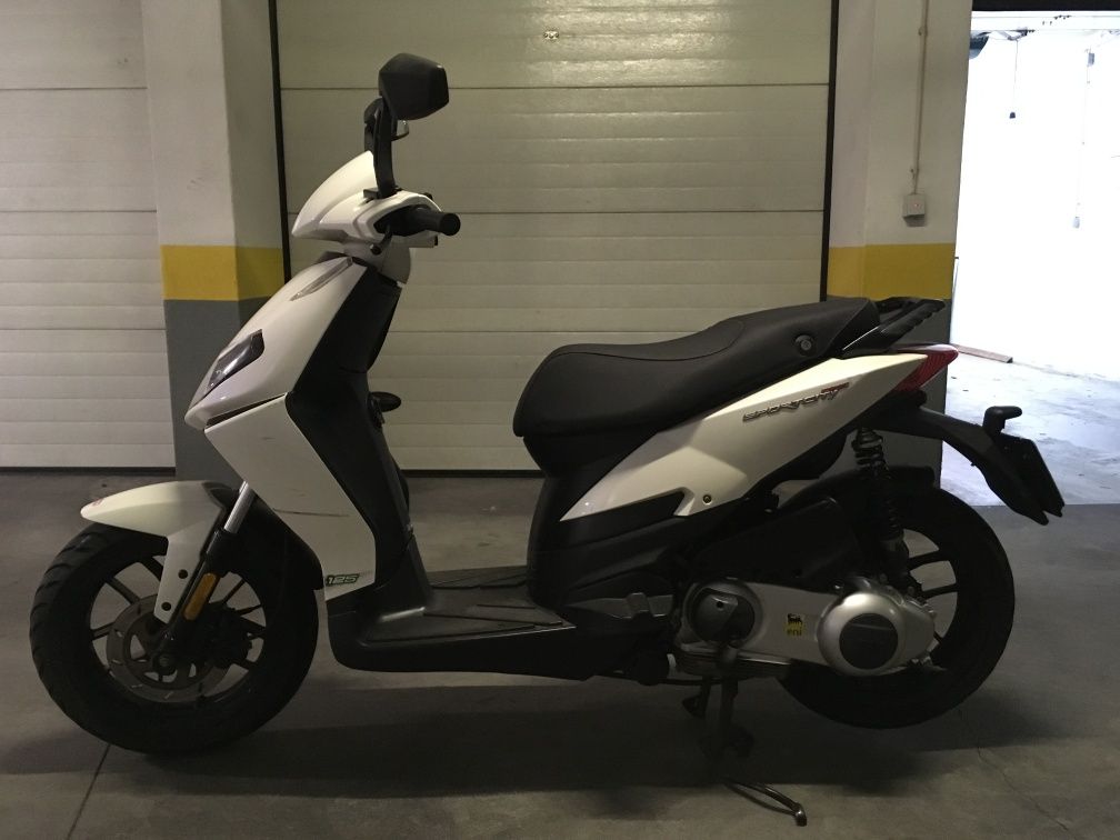 VENDO OU TROCO Aprilia sportcity 125