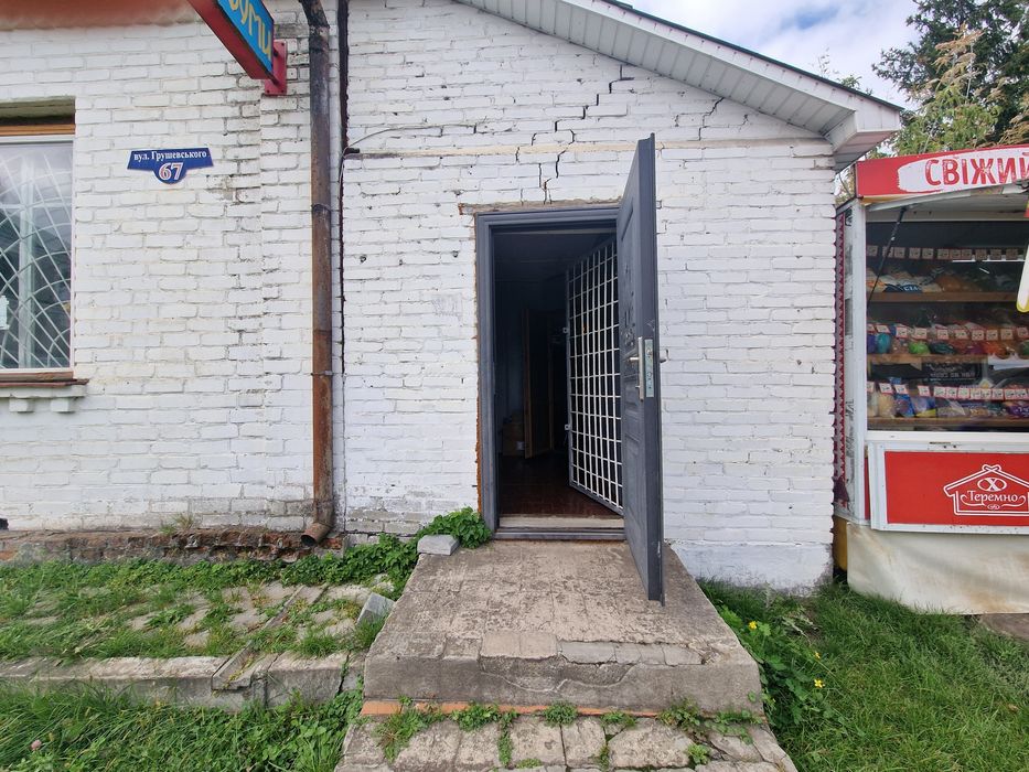 Продається комерційне фасадне приміщення м.Колки