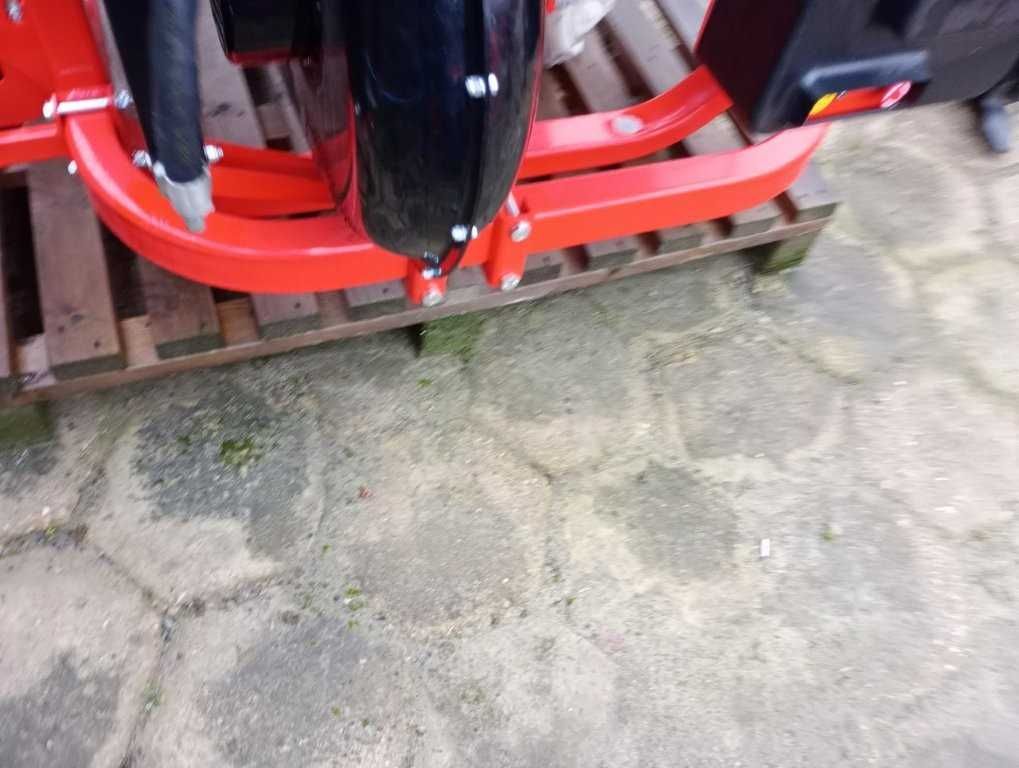 Zbiornik na nawóz i nasiona zawieszany na przedni tuz  PA 1 ISOTRONIC
