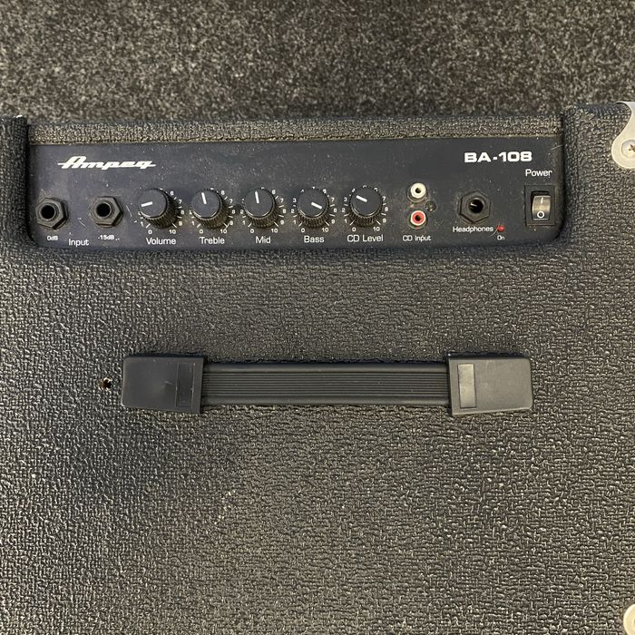 Комбик усилитель для бас гитары Ampeg BA-108