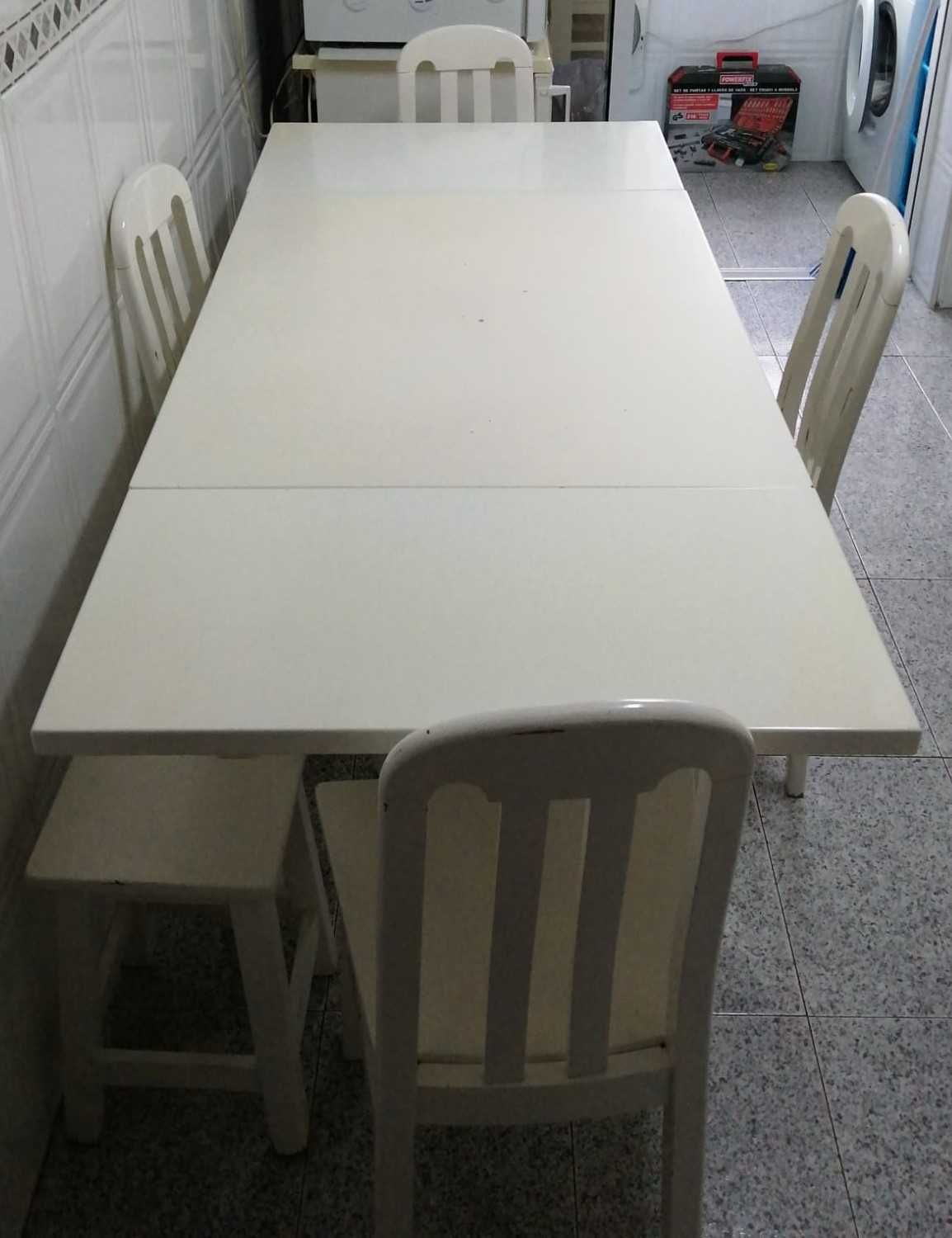 conjunto mesa e 4 cadeiras