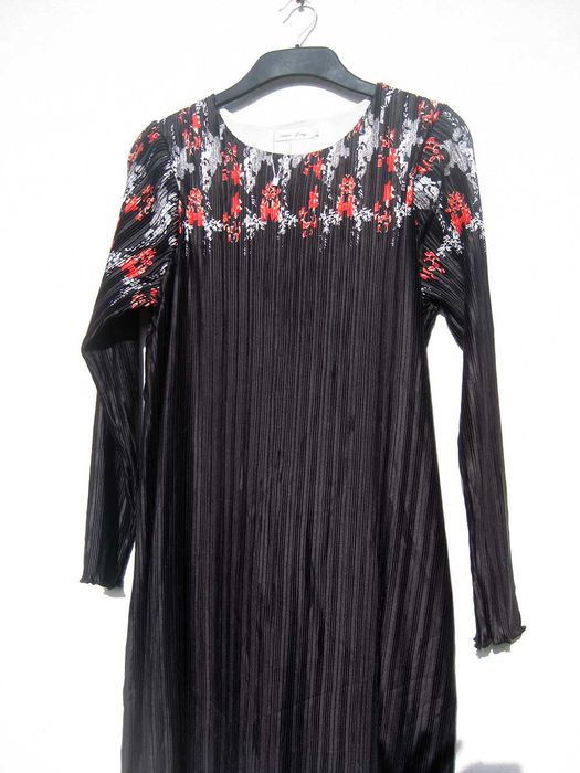 Красивое плиссированное длинно чёрное платье с цветами Linna Ling XL L