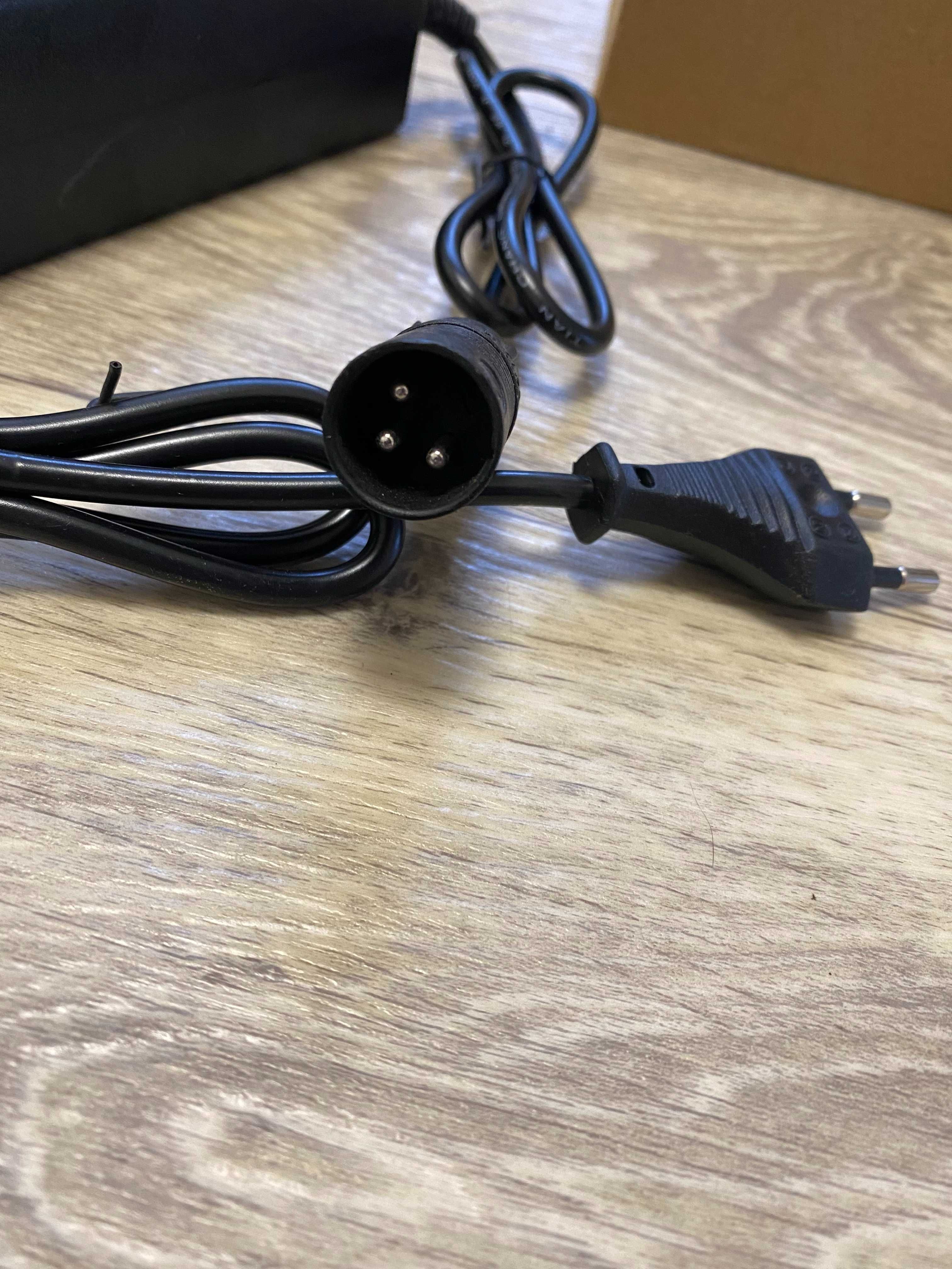 Зарядное устройство Li-ion 48V 54.6V 2A  для электросамокатов  3-pin